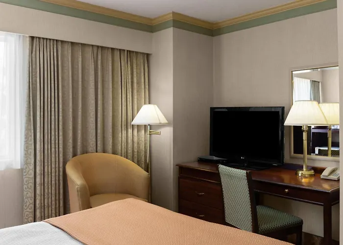 Royal Scot Hotel & Suites, Trademark Collection By Wyndham